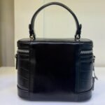 Elegant Crocodile-Texture Women’s Handbag – Classic Black Luxury Style - Image 2